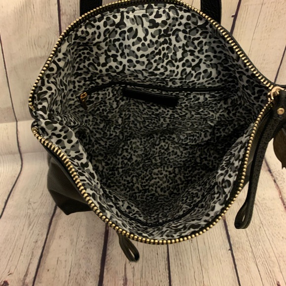 Black + Gold Zipper Backpack - Picture 5 of 6